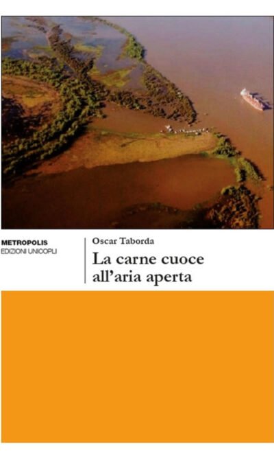 La carne cuoce all'aria aperta