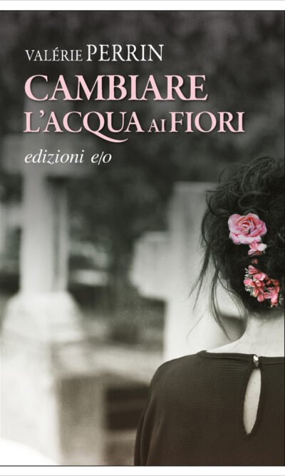 Cambiare l'acqua ai fiori