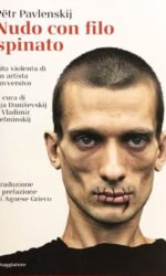 Nudo con filo spinato